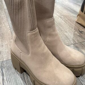Steve Madden Tan Heeled Boots Chelsea Style